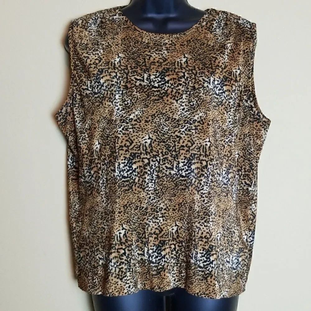 Modern Essentials Sleeveless Cheetah Print Top